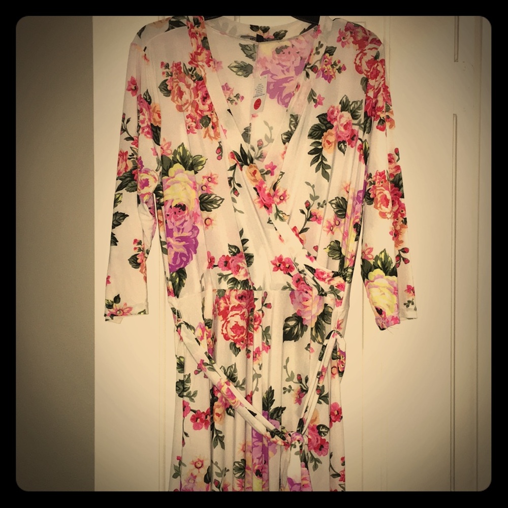 Faux wrap tie waist floral maxi dress.